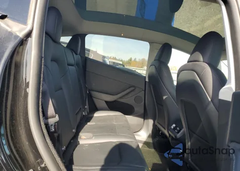 2025 Tesla Model Y from USA, damaged, VIN 7SAYGDEE1SA363065